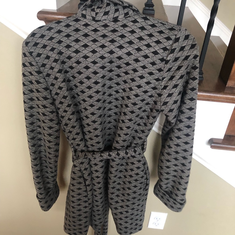 Coat with tie